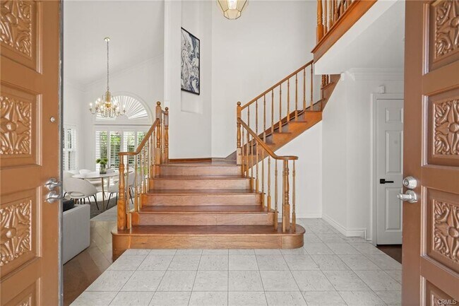 Building Photo - 8041 Valley Flores Dr
