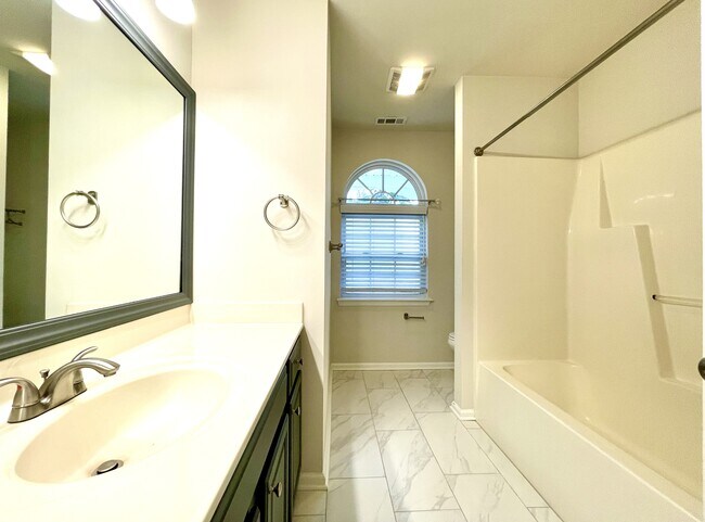 Building Photo - 6207 Oaken Gate Dr S