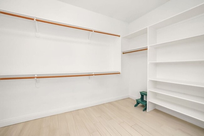 Building Photo - 2922 E Lexington Ave