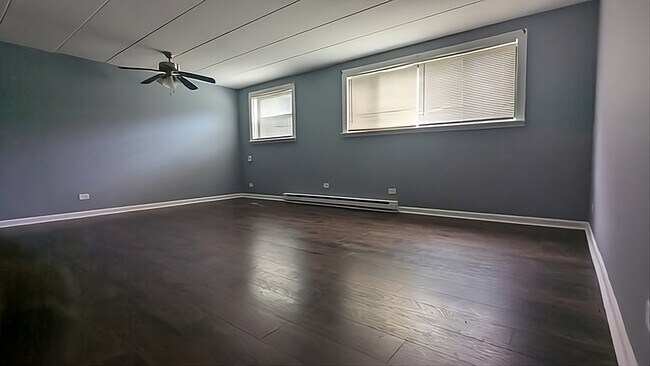 Building Photo - 6416 S St Lawrence Ave