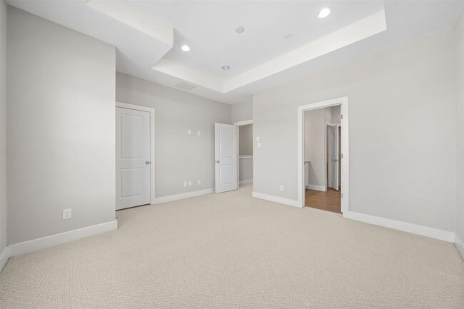 Building Photo - 1136 Wycliffe Dr