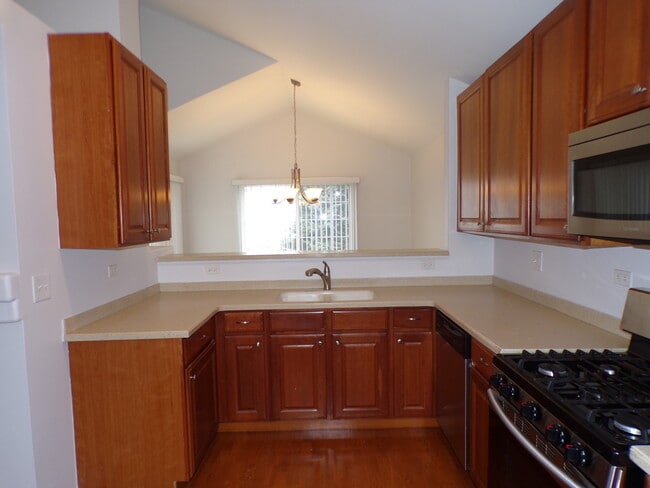 Building Photo - 583 S Parkside Dr