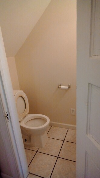 Building Photo - 106 Vine St