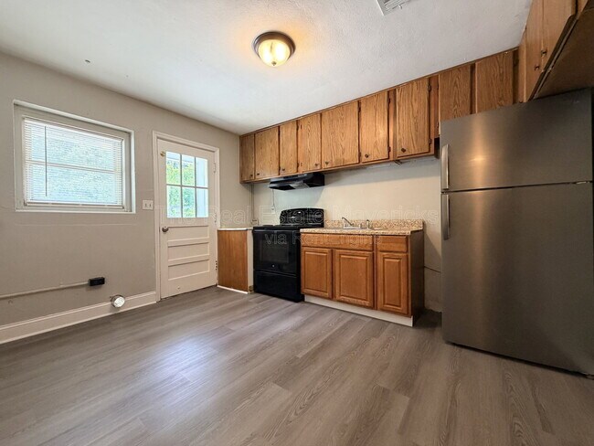 Building Photo - 5601 Belaire Dr