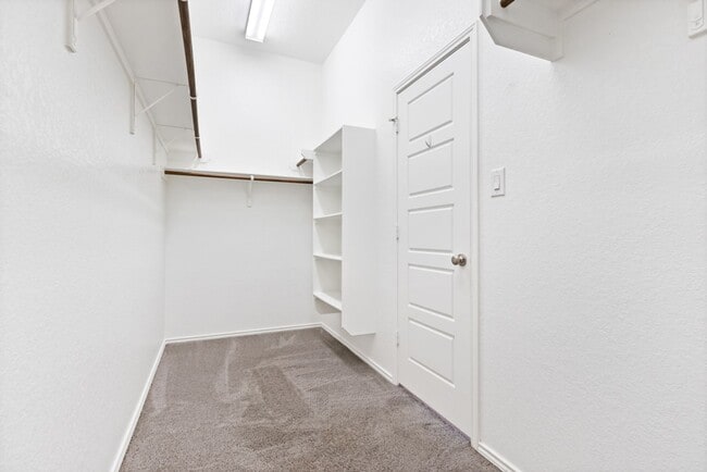 Building Photo - 4 Bedroom/3 Bath Kallinson Ranch Subdivision