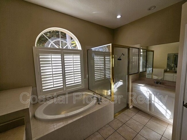 Building Photo - 10441 Greendale Dr