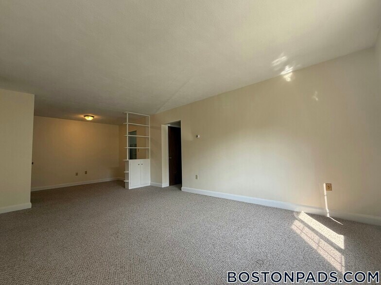 Building Photo - 12 Brattle Dr