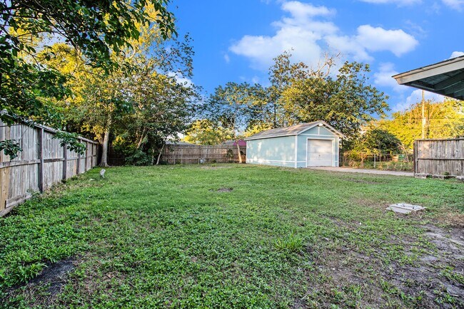 Building Photo - 12225 Dumas St