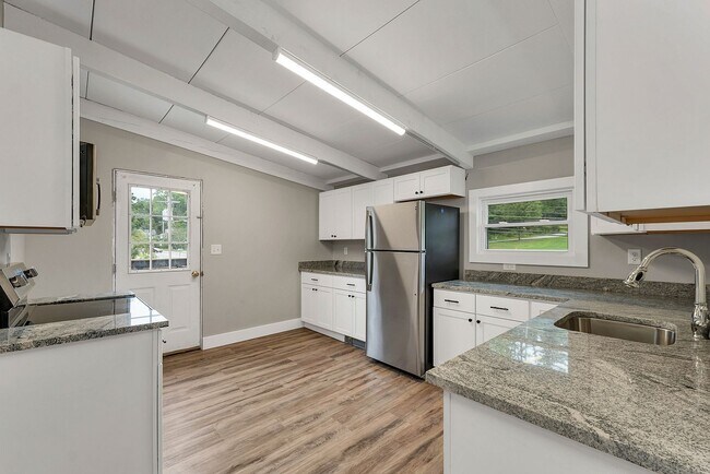 Building Photo - 175 Pleasant St