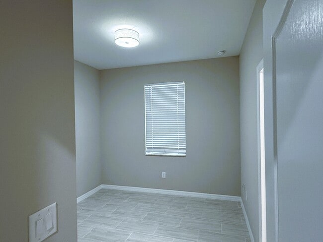 Building Photo - 9444 Glenforest Dr