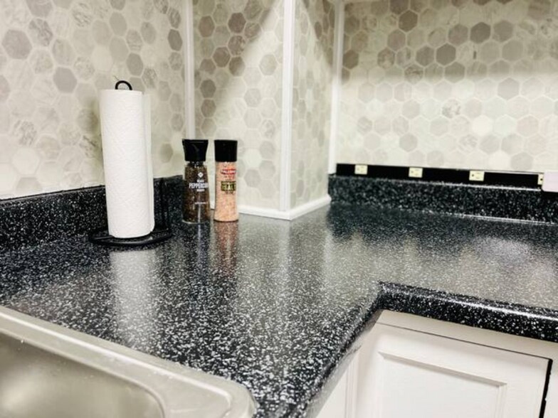 Building Photo - 926 N Walts Ave