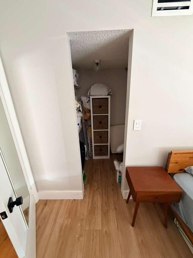 Building Photo - 301 SE 3rd St