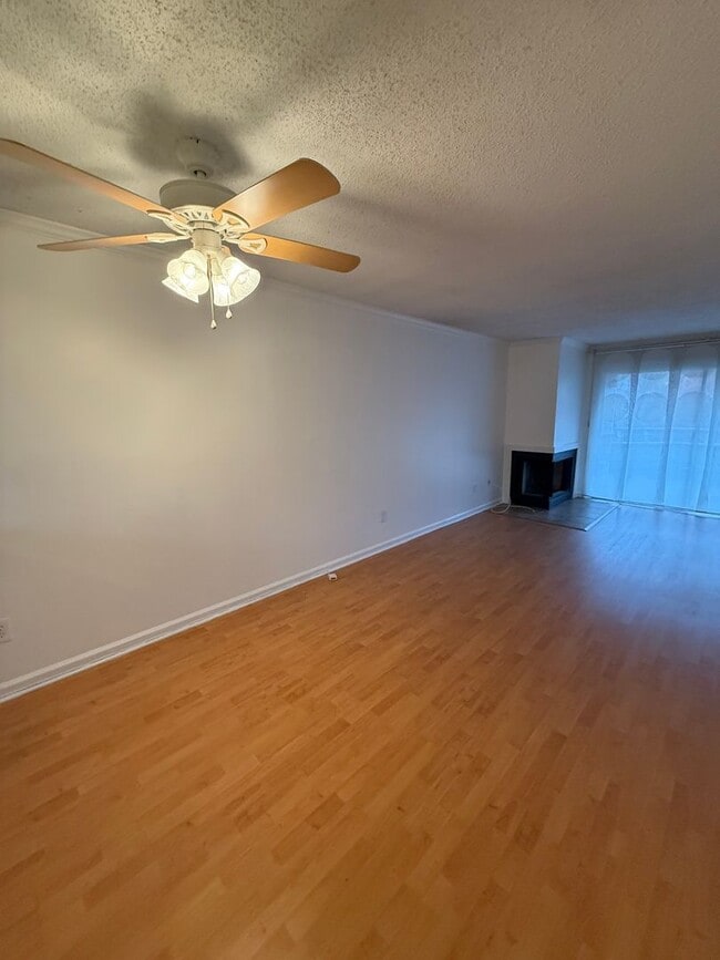 Building Photo - Beautiful South Charlotte Condo For Rent