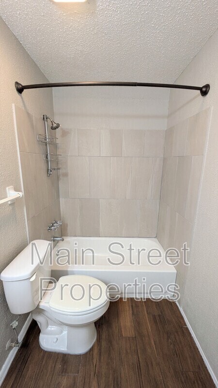 Building Photo - 9648 Hollowbrook Dr
