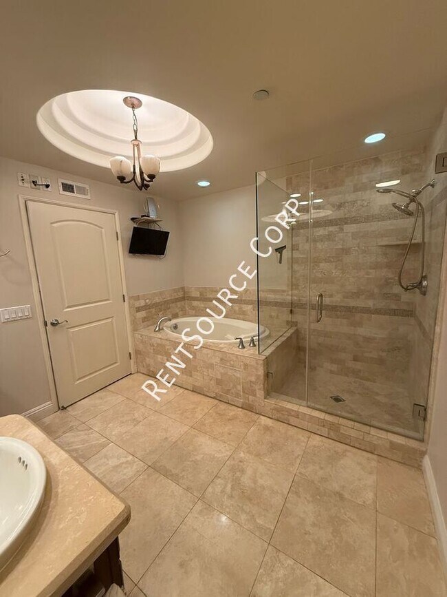 Building Photo - 12044 Hoffman St