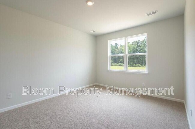 Building Photo - 528 Misty Blf Cir