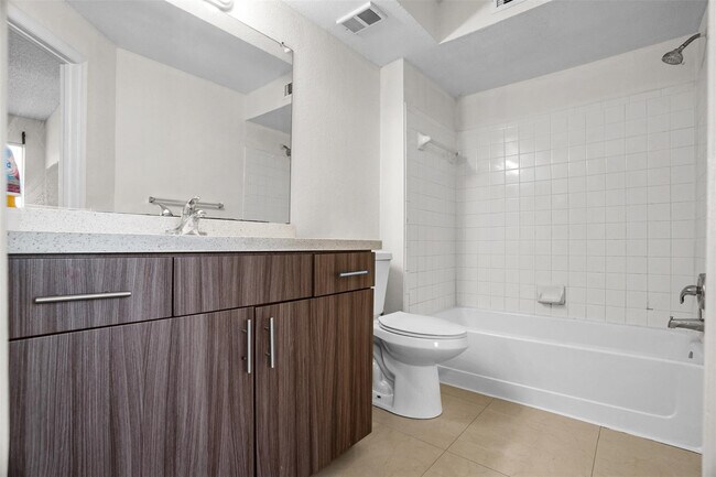 Building Photo - 12730 Vista Isles Dr