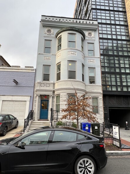 Building Photo - 475 New York Ave NW