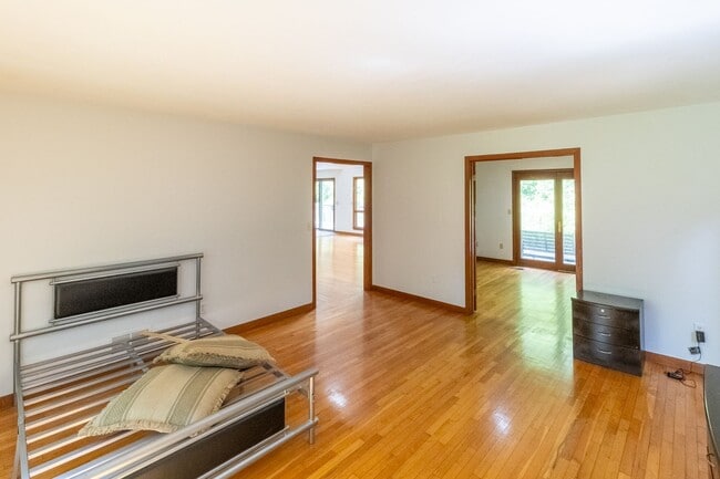 Building Photo - Beautiful Contemporary 3 Bedroom Home