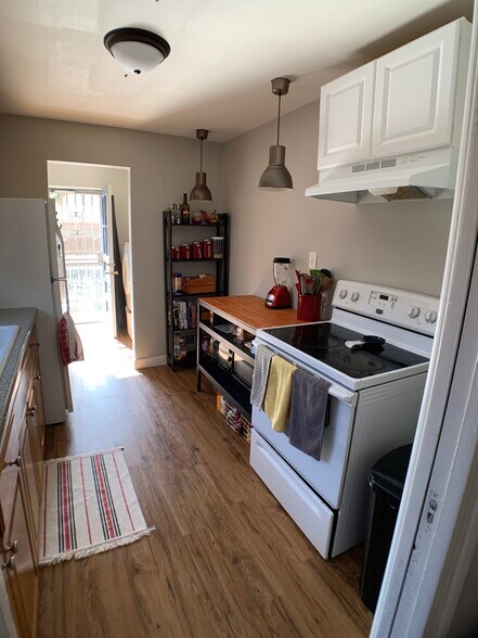 Building Photo - 727 Clermont St