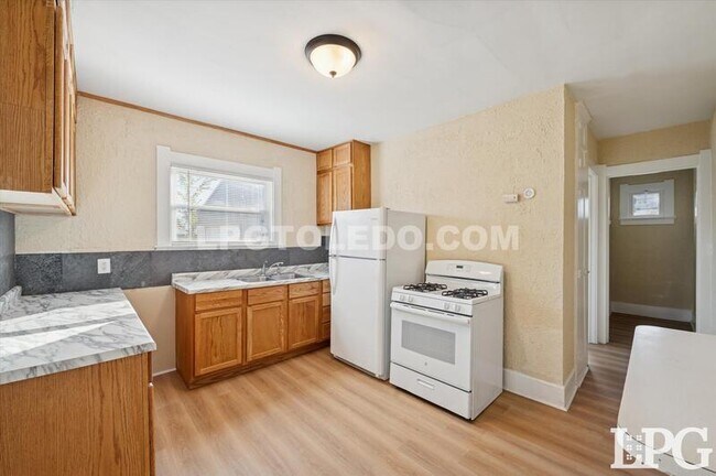 Building Photo - 4017 Overland Pkwy