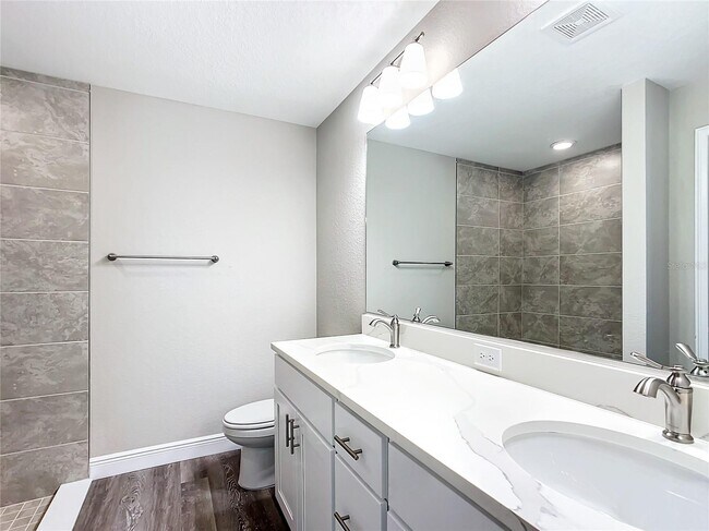 Building Photo - 15 Redwood Trak Trce