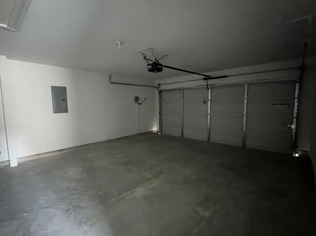 Building Photo - 5930 Cypress Hts Dr