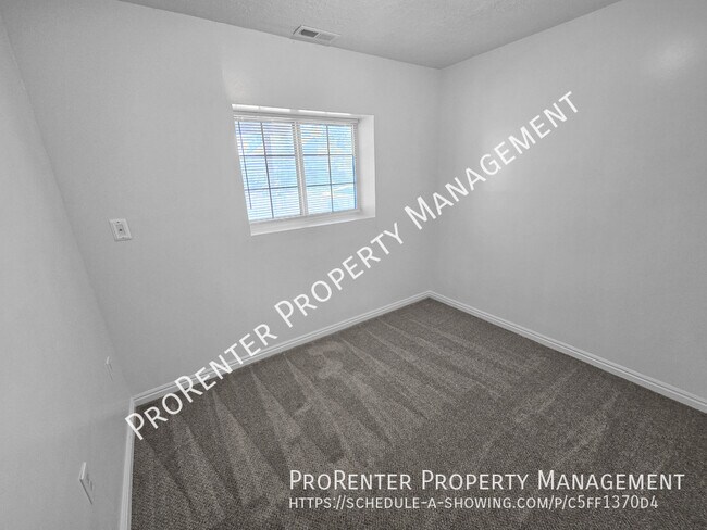 Building Photo - 484 N 75 W