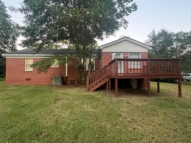 Relaxing Back Deck - 160 Fore Ave