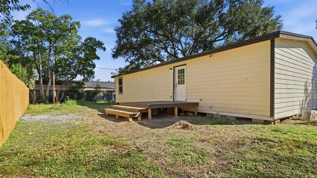 Building Photo - 2614 28th Ave N