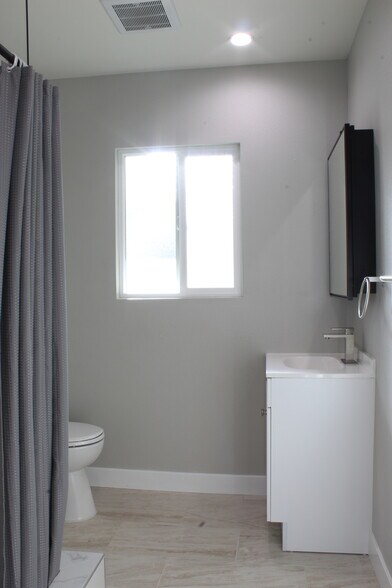 En-Suite Bathroom - 20801 Bassett St