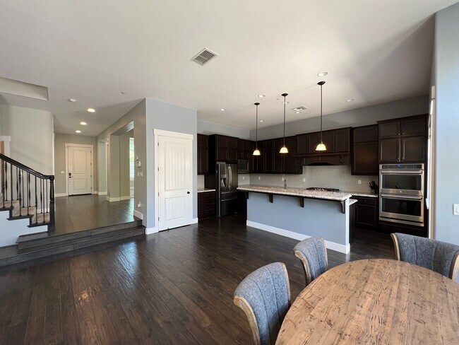 Building Photo - 3 bedroom | 2.5 bathroom | Crocker Village...