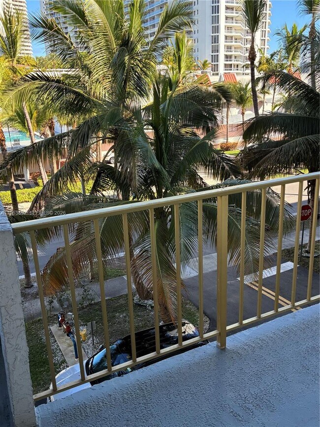 Building Photo - 3770 NE 171 St