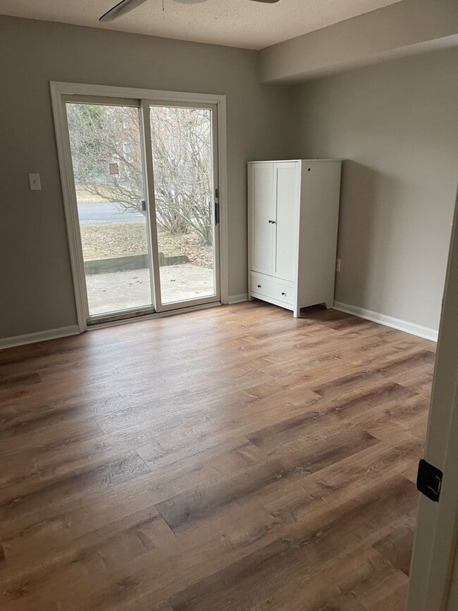 Building Photo - 323 Jefferson St