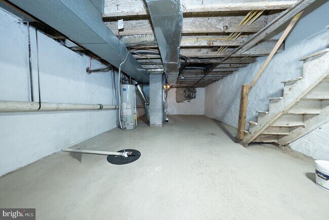 Building Photo - 717 Miller St