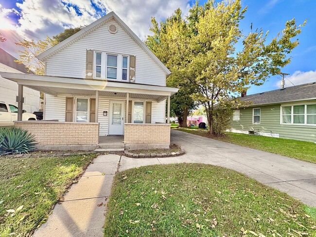 Building Photo - 919 S Logan St