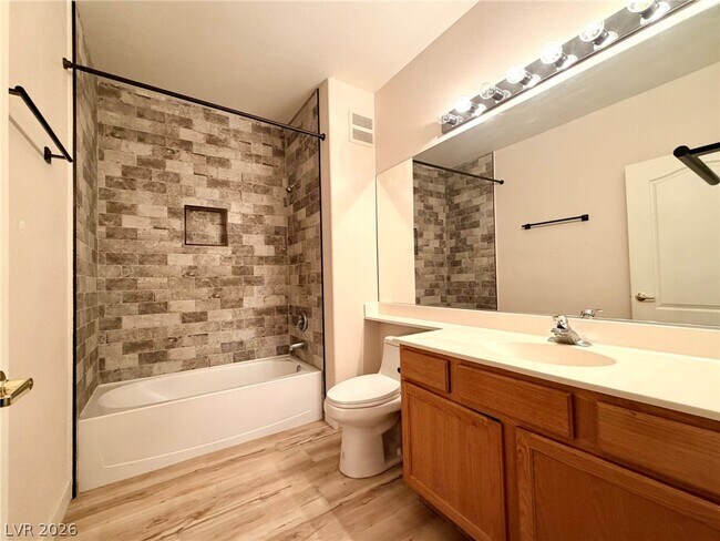 Building Photo - 9901 Trailwood Dr