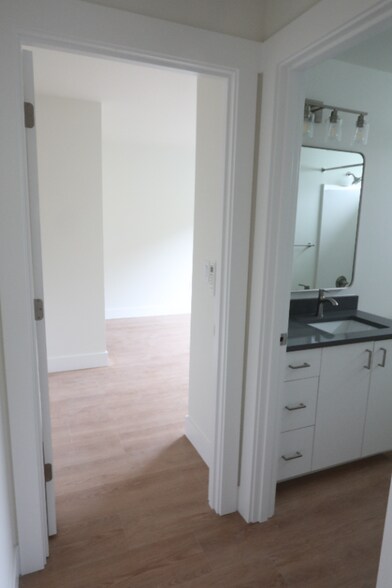 Building Photo - 12901 SE Ridgecrest Rd