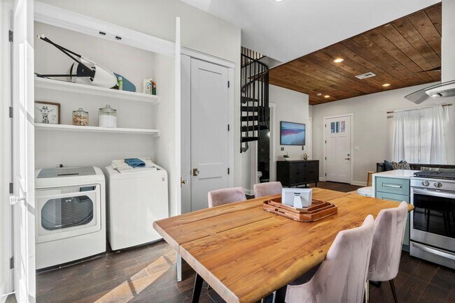 Building Photo - 1003 Romeria Dr