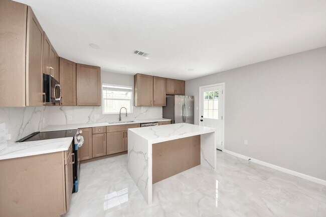 Building Photo - 1503 Locklaine Dr
