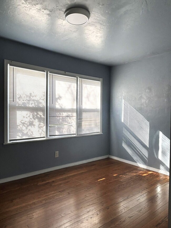 Building Photo - Charming Living in the Heart of Historic M...