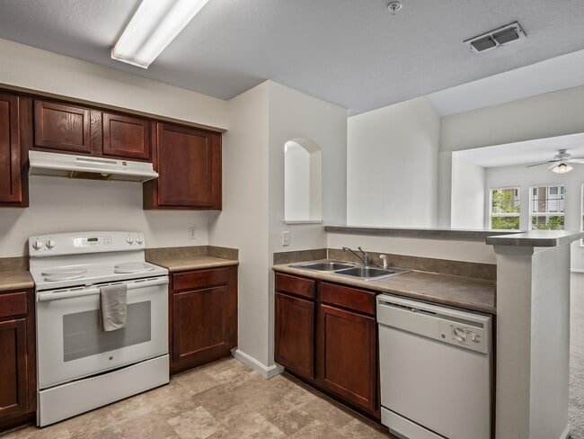 Building Photo - 2801 Chancellorsville Dr