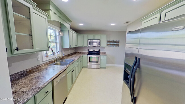 Building Photo - 209 Oak Ridge Ln