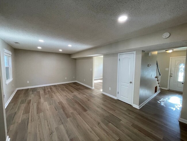 Building Photo - Virginia Beach Gem – 3 Bed, 2.5 Bath with Fenced Yard & Modern Upgrades