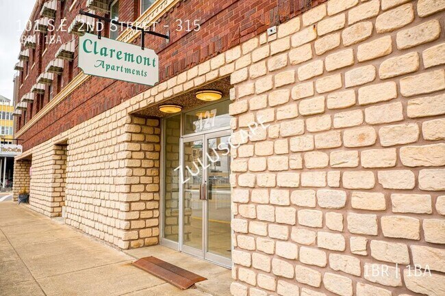 Primary Photo - 101 SE 2nd St