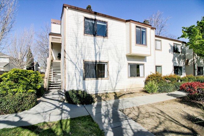 Building Photo - 1398 Meadow Ridge Cir