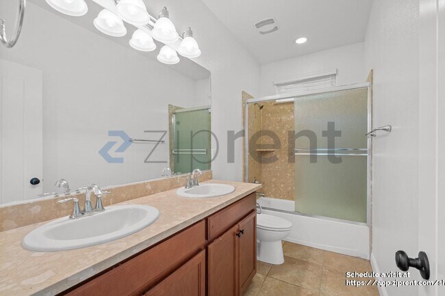 Building Photo - 1271 S Central Pkwy