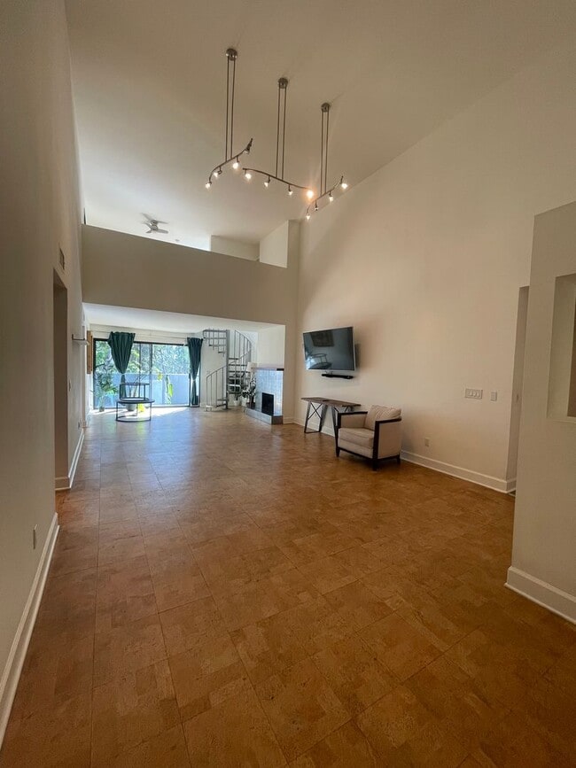 Building Photo - Hollywood Luxury 2 Bed Condo!