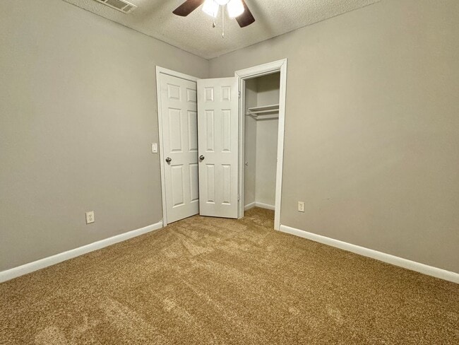 Building Photo - AVAILABLE AUGUST 2025 [PET FRIENDLY]