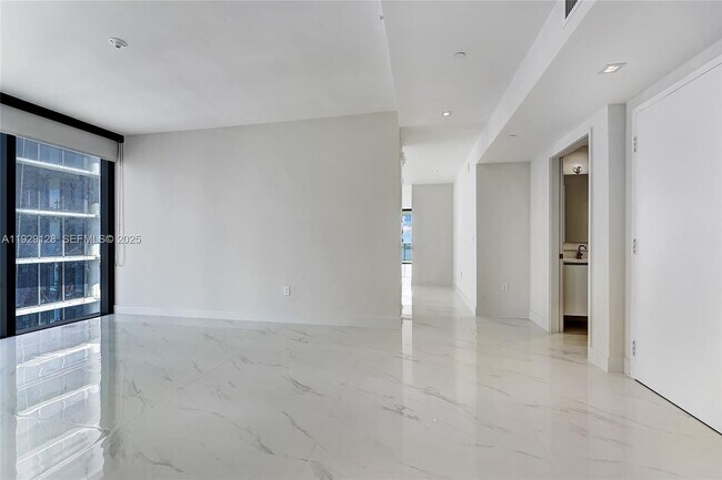 Building Photo - 700 NE 24th St